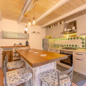  Apartamento Casa La Rocca Italia